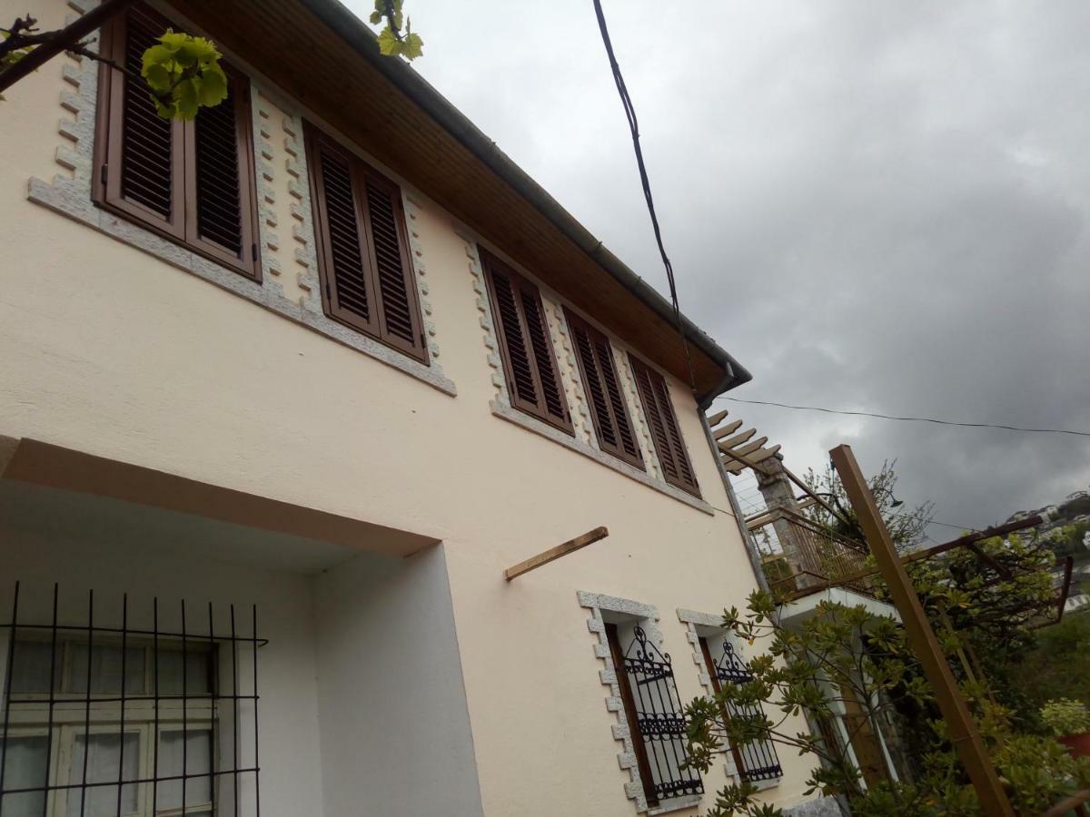 Vila Ss Kekezi Villa Gjirokastër Eksteriør billede